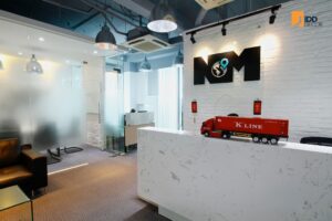 Thiết kế nội thất văn phòng công ty đa quốc gia NM Shipping - sảnh lễ tân (NM Shipping Office Interior Design - The Reception Area: A Voyage Begins)